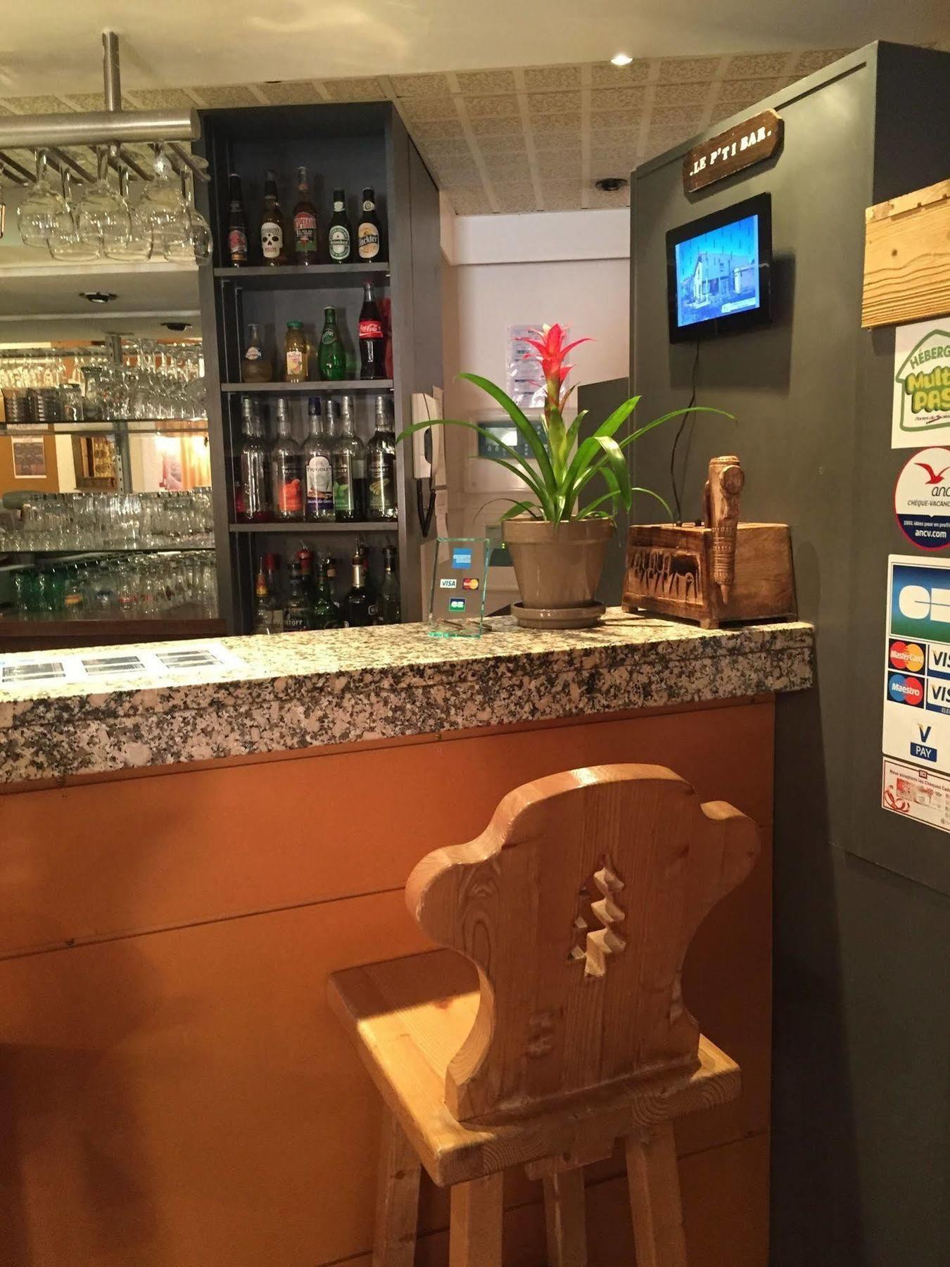 Hotel Les Combelles 沙泰勒 外观 照片