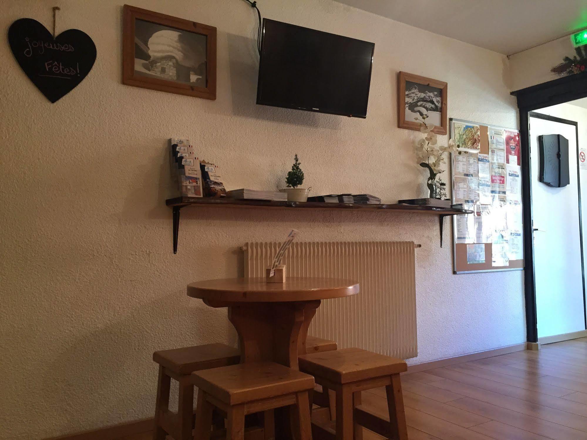 Hotel Les Combelles 沙泰勒 外观 照片